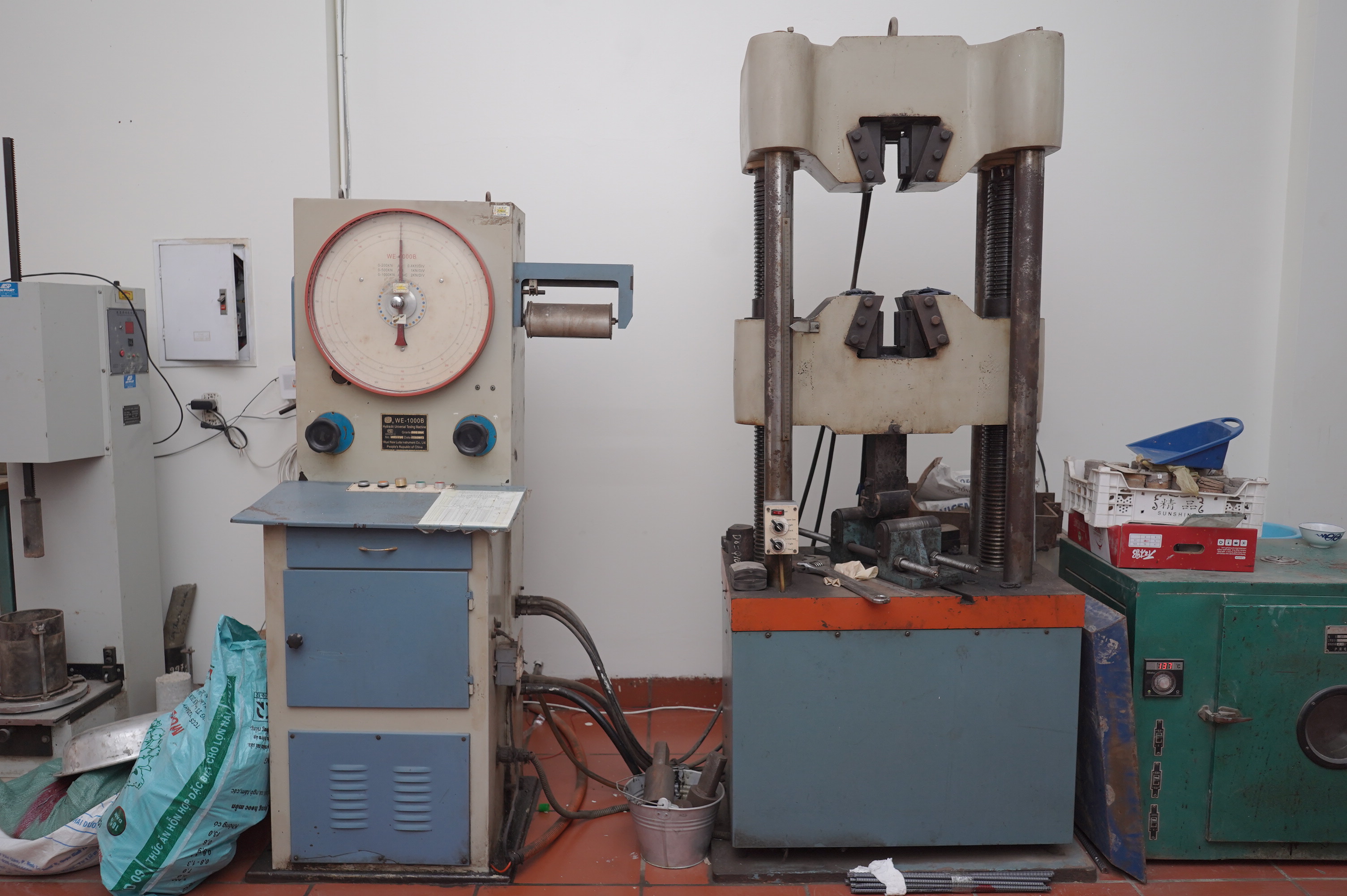 Hộp mẫu đất ngoài hiện trường